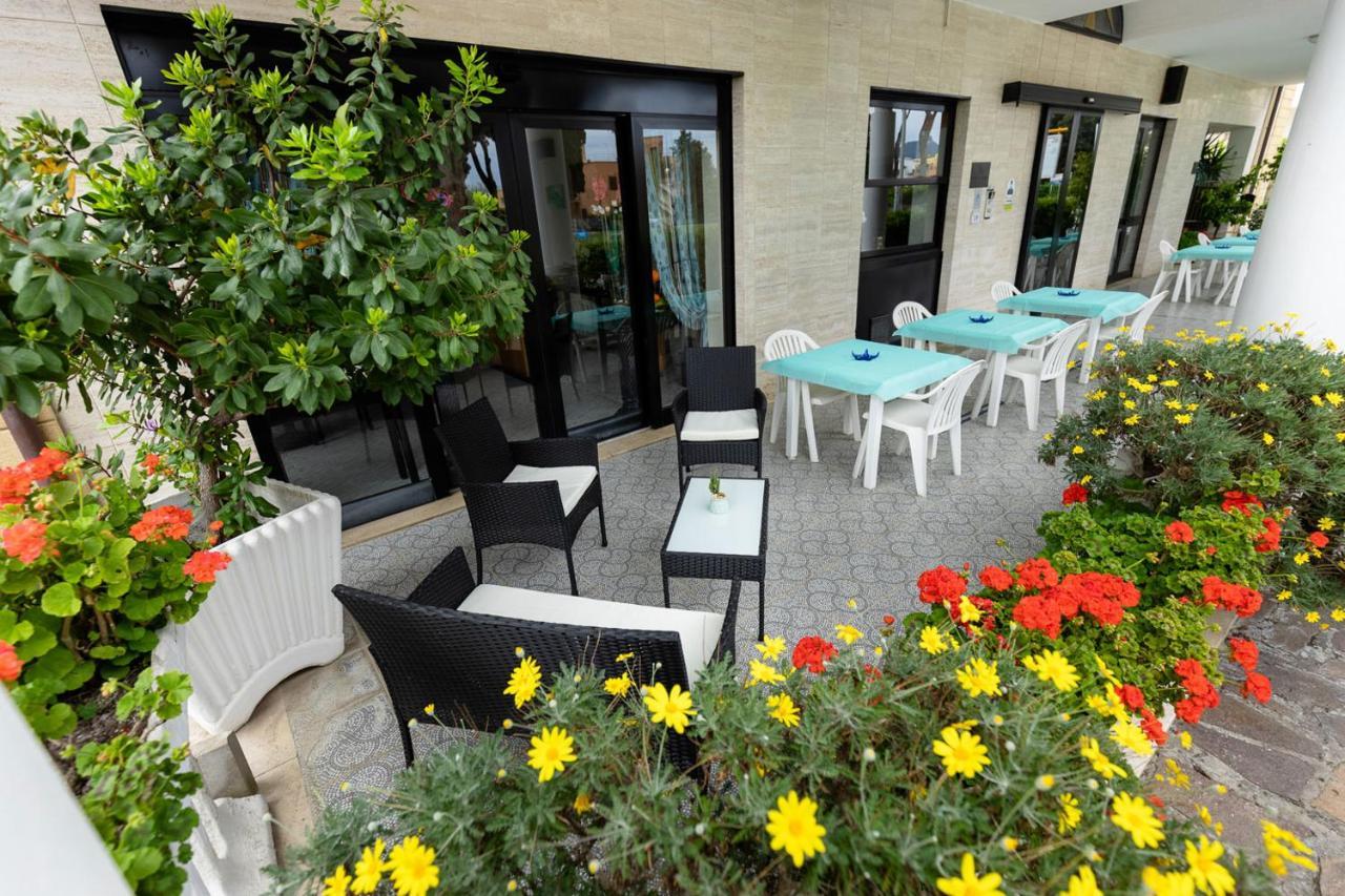 Hotel Il Gabbiano Сабаудия Экстерьер фото